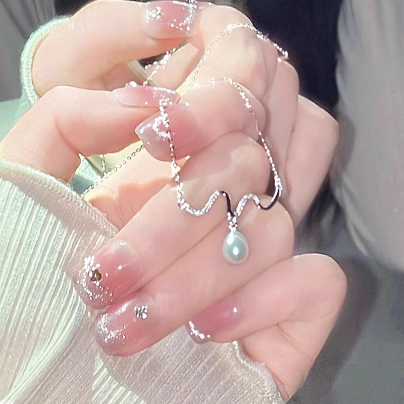 Romanttinen Helmi Kaulakoru erityisiin hetkiin