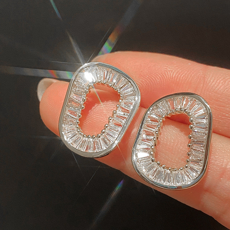 Klassinen Korvarengas ajattomalla viehätyksellä