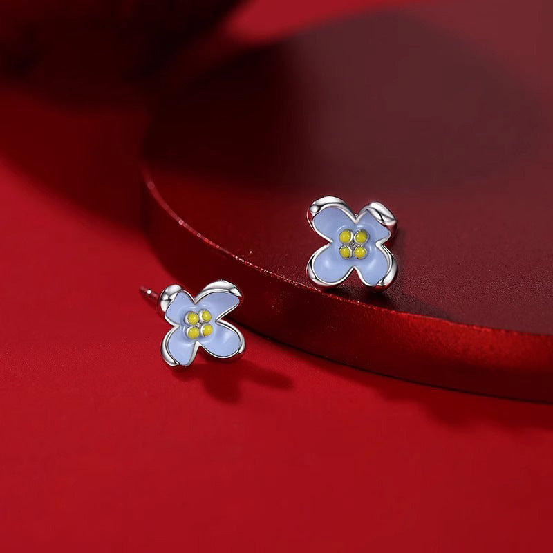 Kaunis Korvarengas ainutlaatuisella tyylillä