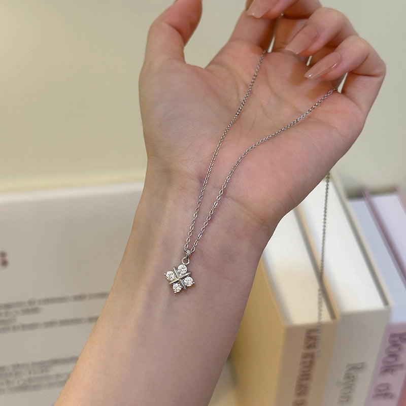 Hurmaava Kaulakoru jokaiseen tilaisuuteen