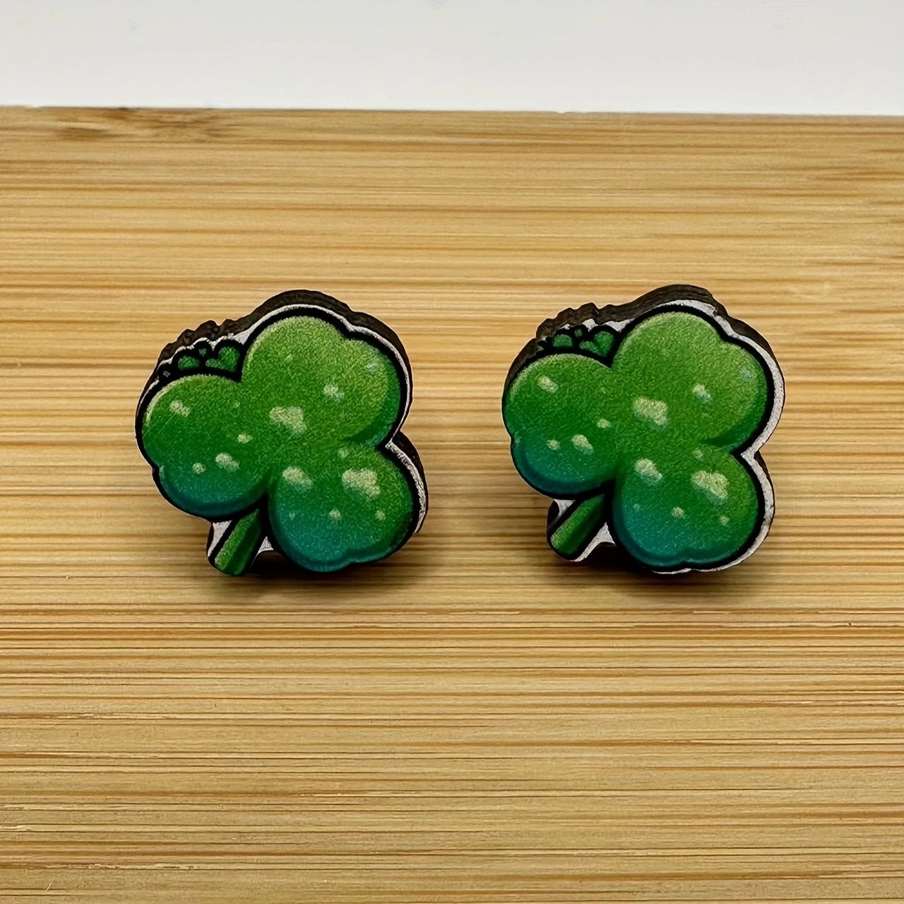 Klassinen Sormus ajattomalla viehätyksellä