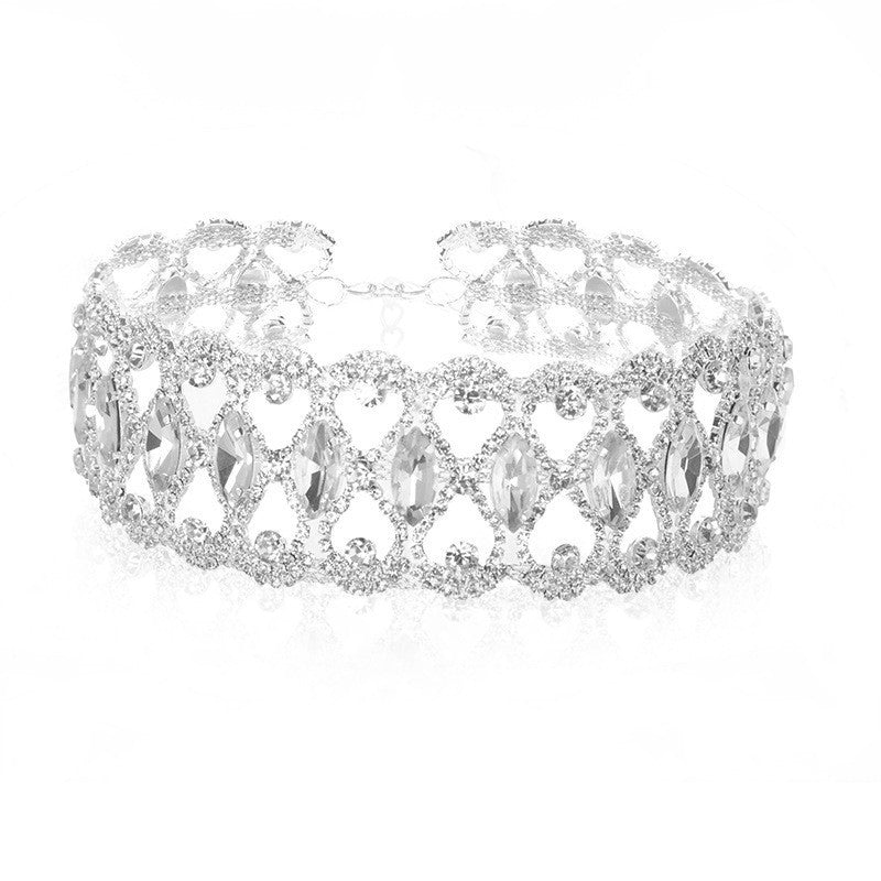 Herkkä käsityö Kaulakoru