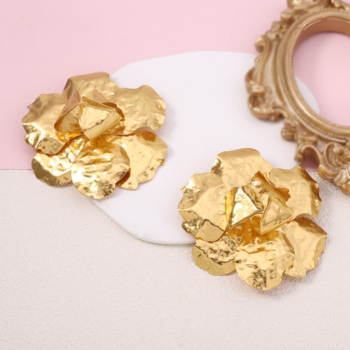 Kaunis Korvarengas ainutlaatuisella tyylillä