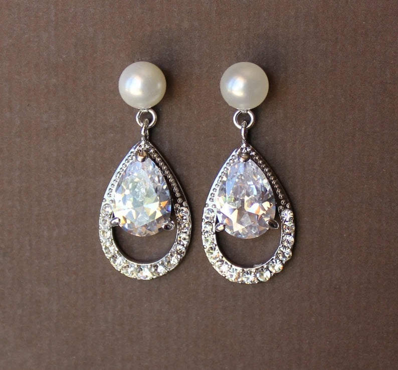 Kaunis Korvarengas ainutlaatuisella tyylillä