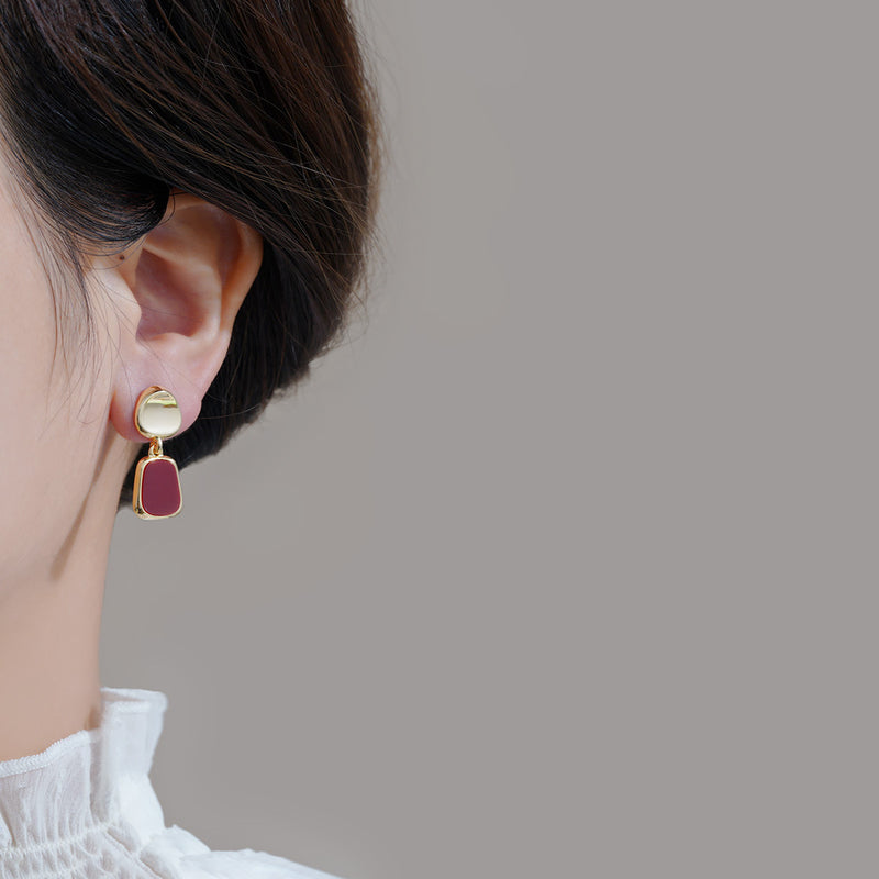 Klassinen Korvarengas ajattomalla viehätyksellä