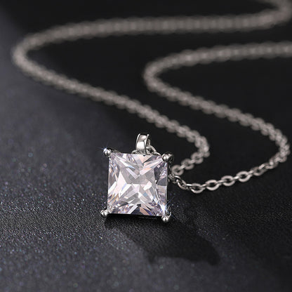 Herkkä käsityö Kaulakoru