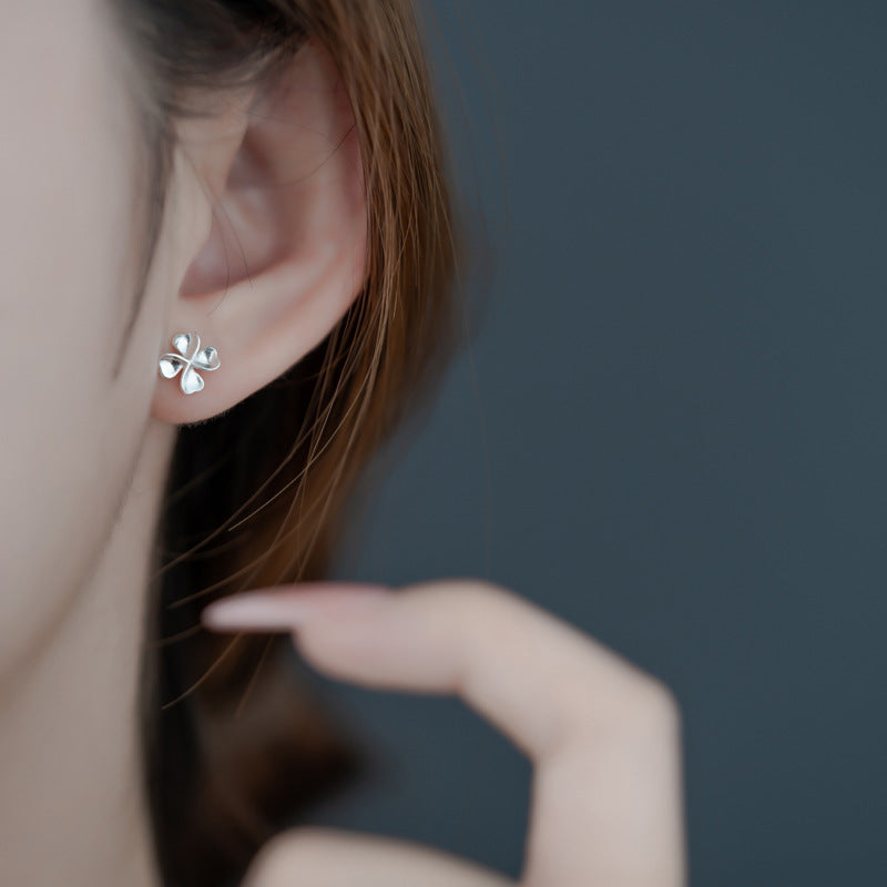 Kaunis Korvarengas ainutlaatuisella tyylillä