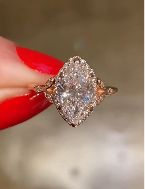 Klassinen Kulta Sormus ajattomalla viehätyksellä