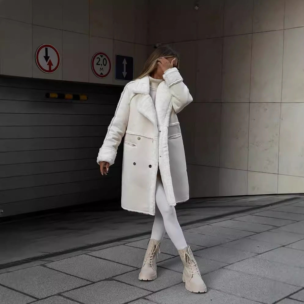 Well Tailored Coat with a Graceful Silhouette