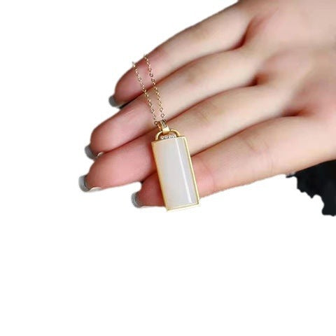 Klassinen Hopea Kaulakoru ajattomalla viehätyksellä