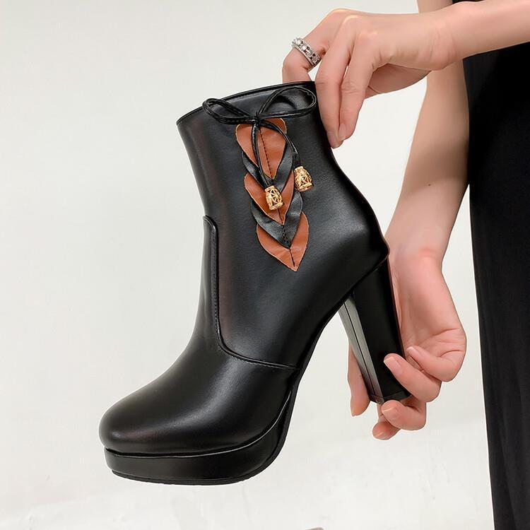 Tyylikkäät Ortopediset Saappaat Ainutlaatuisella Muotoilulla