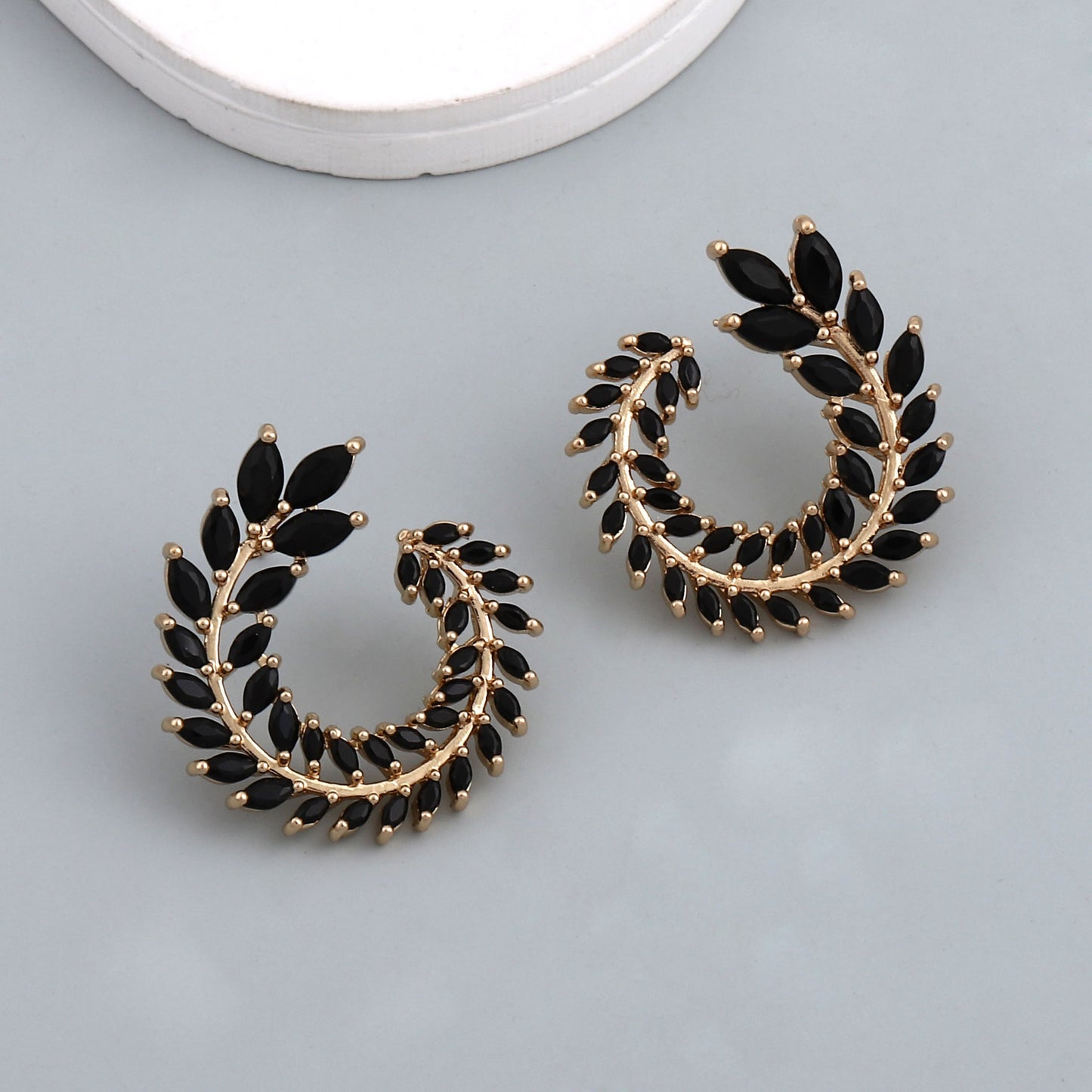 Kaunis Korvarengas ainutlaatuisella tyylillä