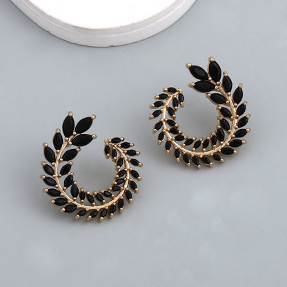 Kaunis Korvarengas ainutlaatuisella tyylillä