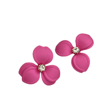 Kaunis Korvarengas ainutlaatuisella tyylillä