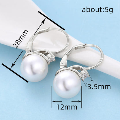 Klassinen Helmi Korvarengas ajattomalla viehätyksellä