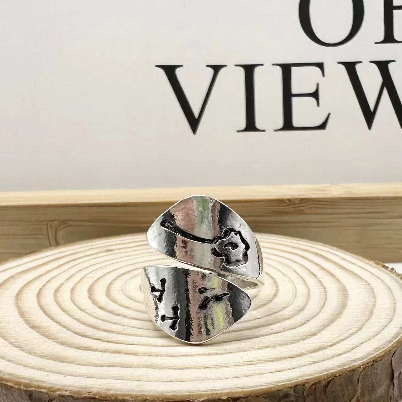 Kaunis Sormus ainutlaatuisella tyylillä