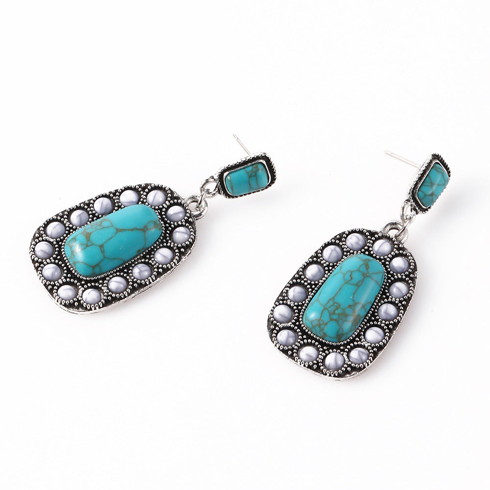 Kaunis Korvarengas ainutlaatuisella tyylillä