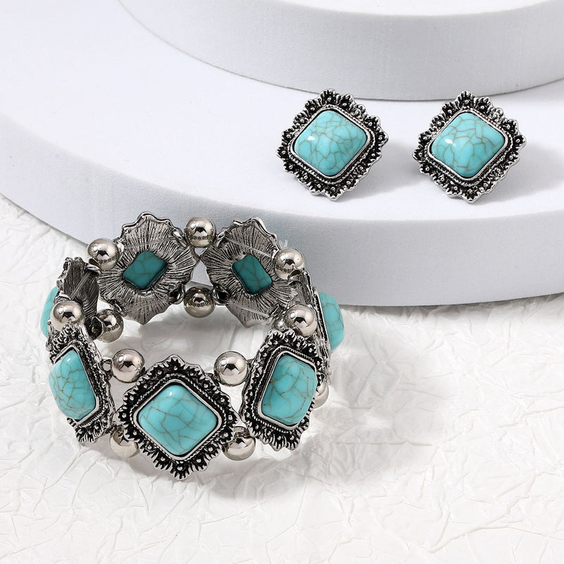 Kaunis Korvarengas ainutlaatuisella tyylillä