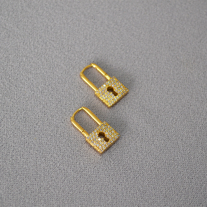 Kaunis Kulta Korvarengas ainutlaatuisella tyylillä