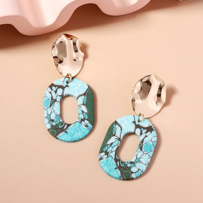 Kaunis Korvarengas ainutlaatuisella tyylillä