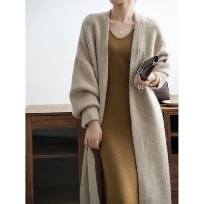 Well Tailored Cardigan with a Graceful Silhouette