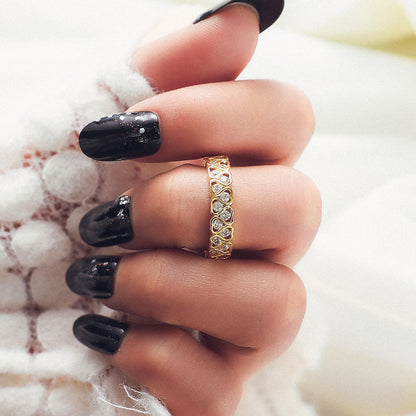 Kaunis Kulta Sormus ainutlaatuisella tyylillä