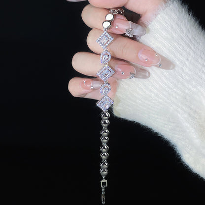 Herkkä käsityö Rannekoru