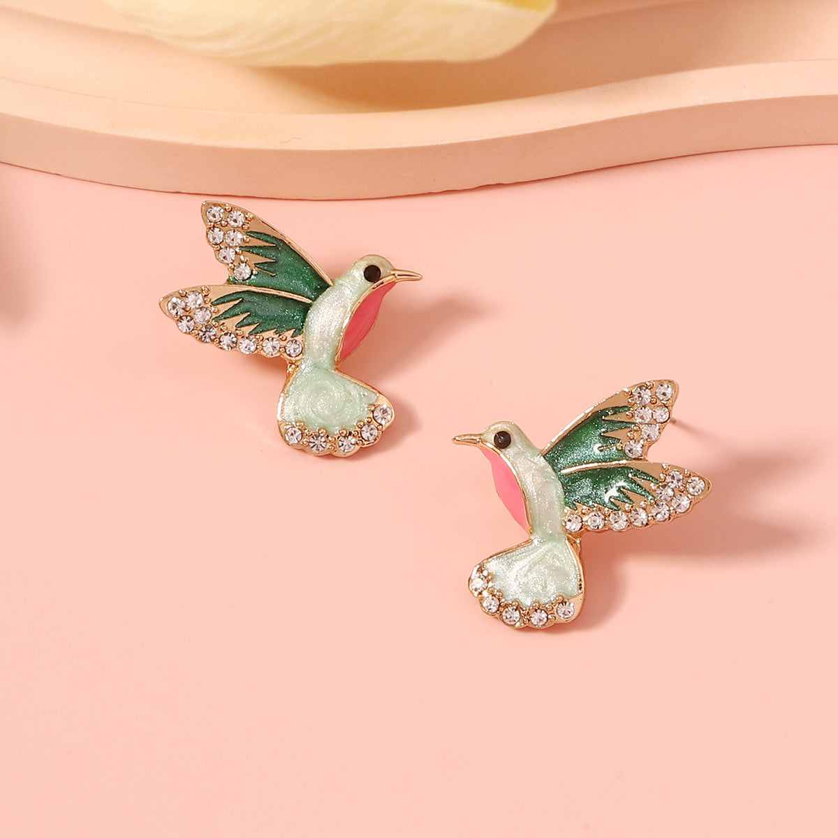 Elegantti Korvarengas jokaiseen tilaisuuteen