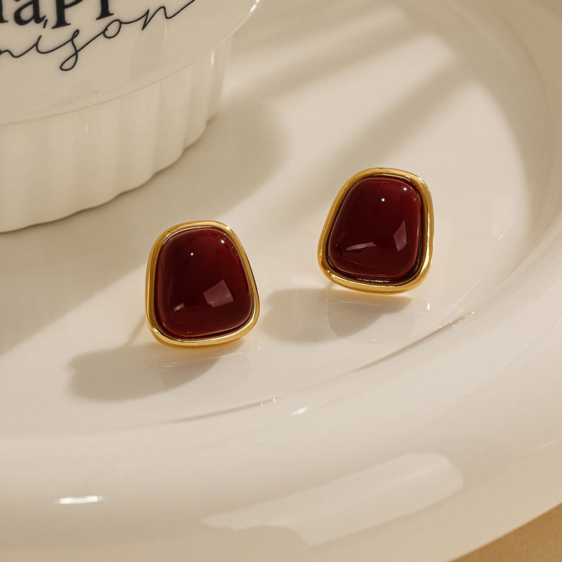 Kaunis Korvarengas ainutlaatuisella tyylillä