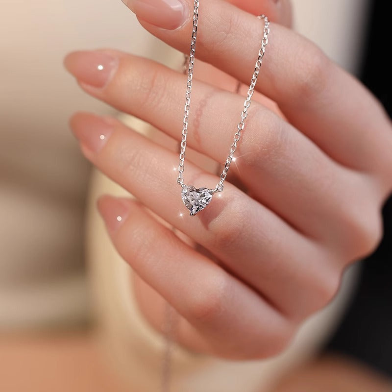 Klassinen Kaulakoru ajattomalla viehätyksellä