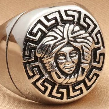 Hurmaava Sormus jokaiseen tilaisuuteen