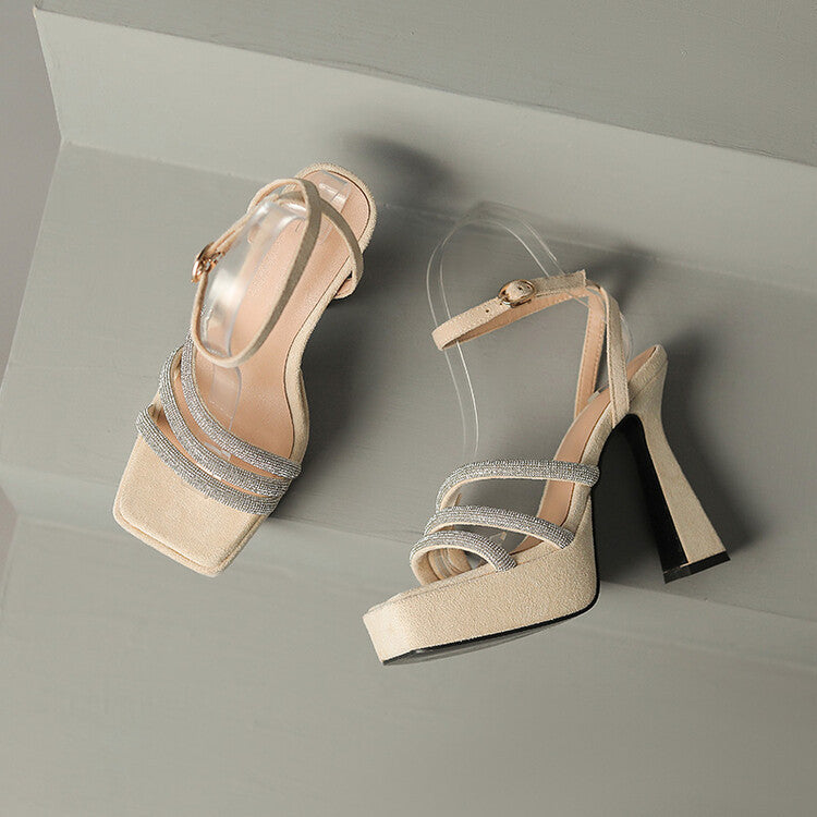 Tyylikkäät Ortopediset Sandaalit Ainutlaatuisella Muotoilulla