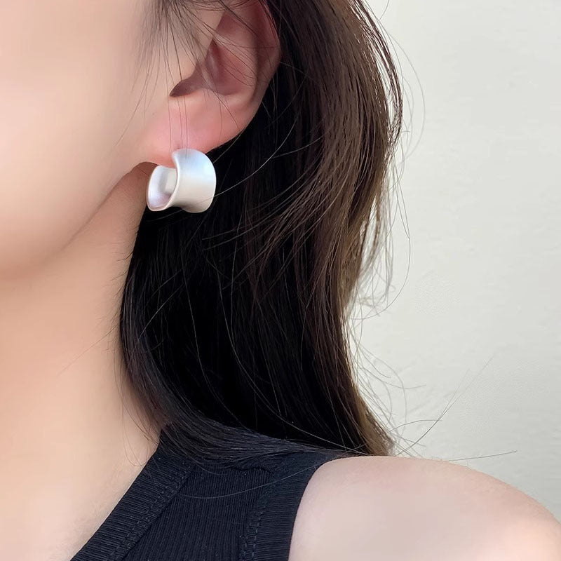 Klassinen Korvarengas ajattomalla viehätyksellä