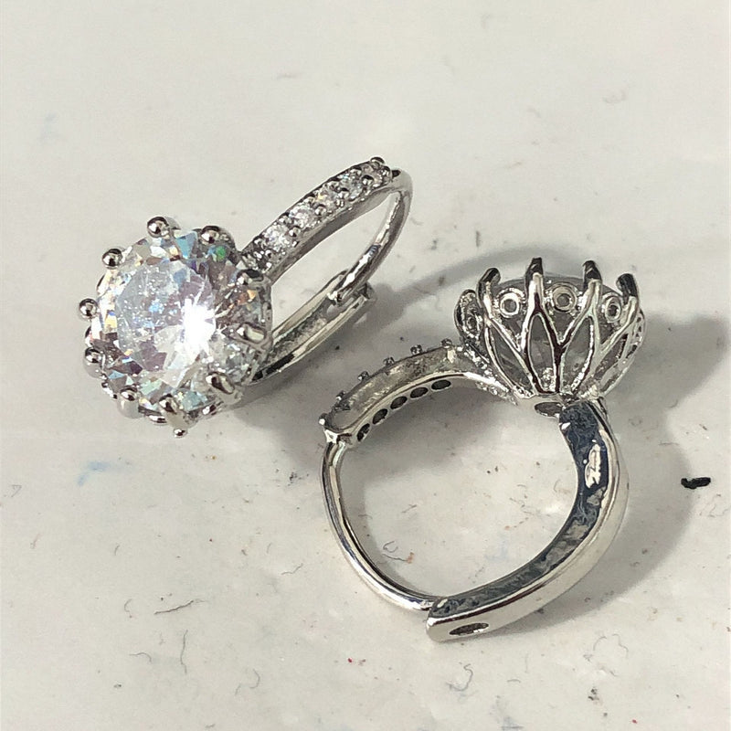 Kaunis Korvarengas ainutlaatuisella tyylillä