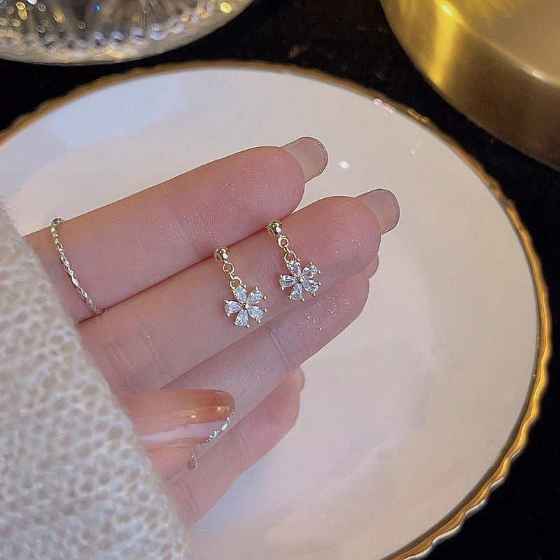 Klassinen Korvarengas ajattomalla viehätyksellä