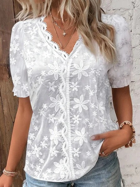 Effortlessly Elegant Blouse with a Timeless Design