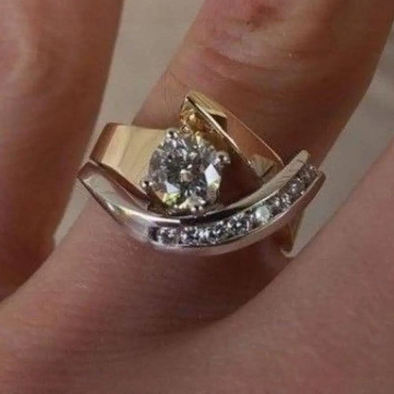 Kaunis Kulta Sormus ainutlaatuisella tyylillä