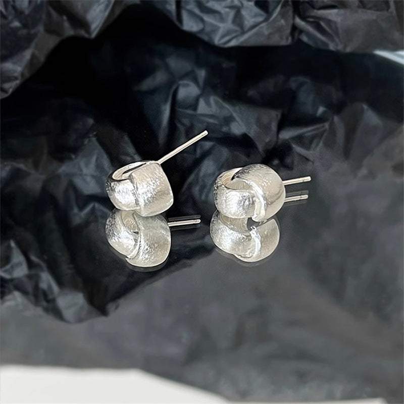 Klassinen Korvarengas ajattomalla viehätyksellä