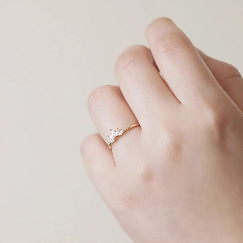 Klassinen Sormus ajattomalla viehätyksellä