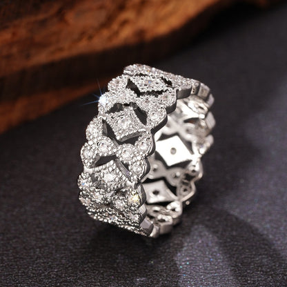 Hurmaava Sormus jokaiseen tilaisuuteen