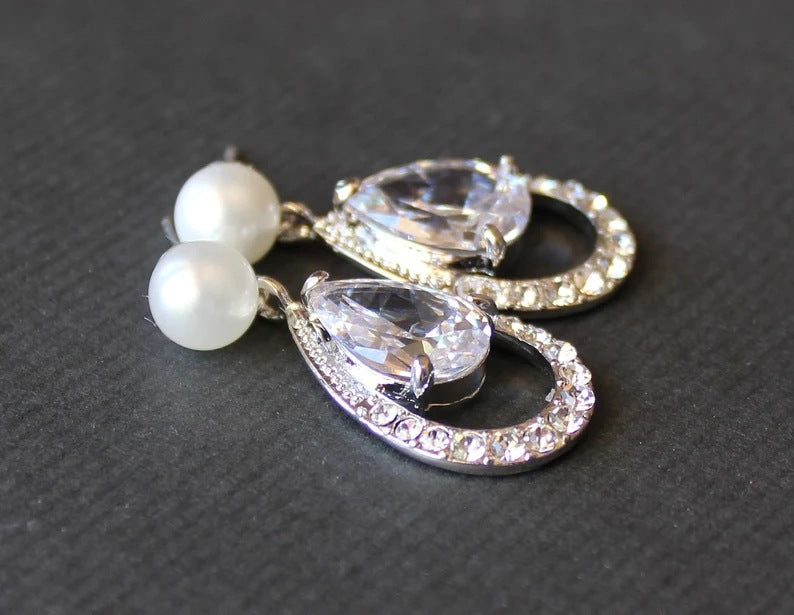 Kaunis Korvarengas ainutlaatuisella tyylillä