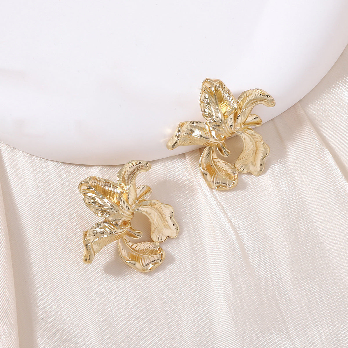 Hurmaava Kulta Korvarengas jokaiseen tilaisuuteen