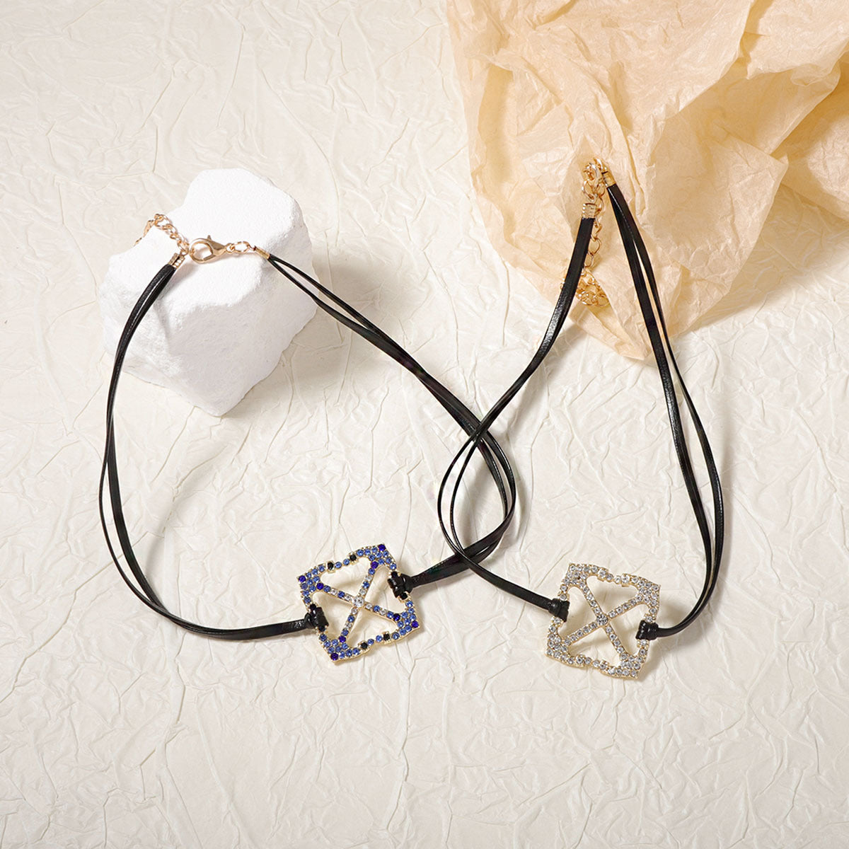 Klassinen Ketju ajattomalla viehätyksellä