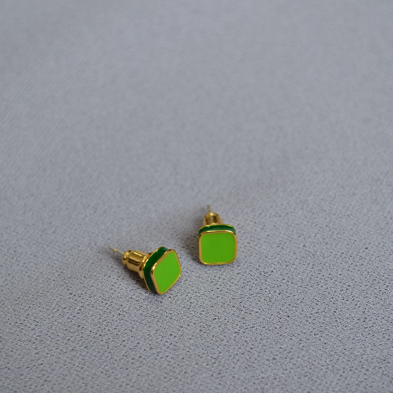 Klassinen Korvarengas ajattomalla viehätyksellä