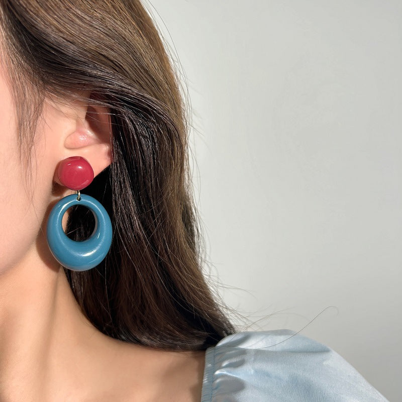 Klassinen Korvarengas ajattomalla viehätyksellä