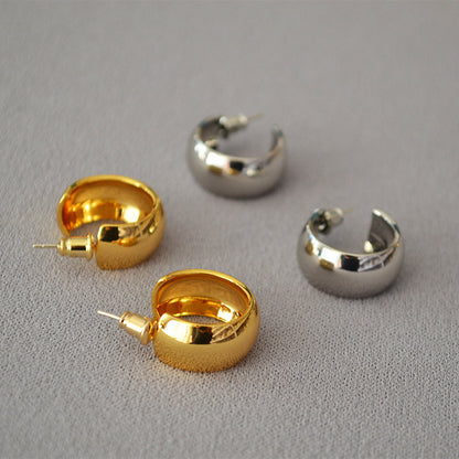 Klassinen Hopea Korvarengas ajattomalla viehätyksellä