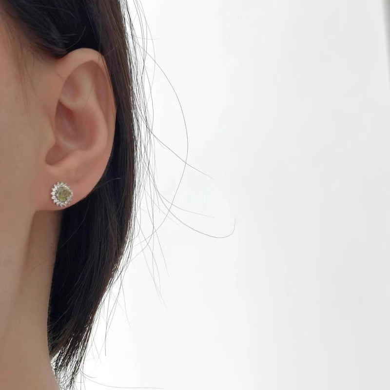 Kaunis Korvarengas ainutlaatuisella tyylillä