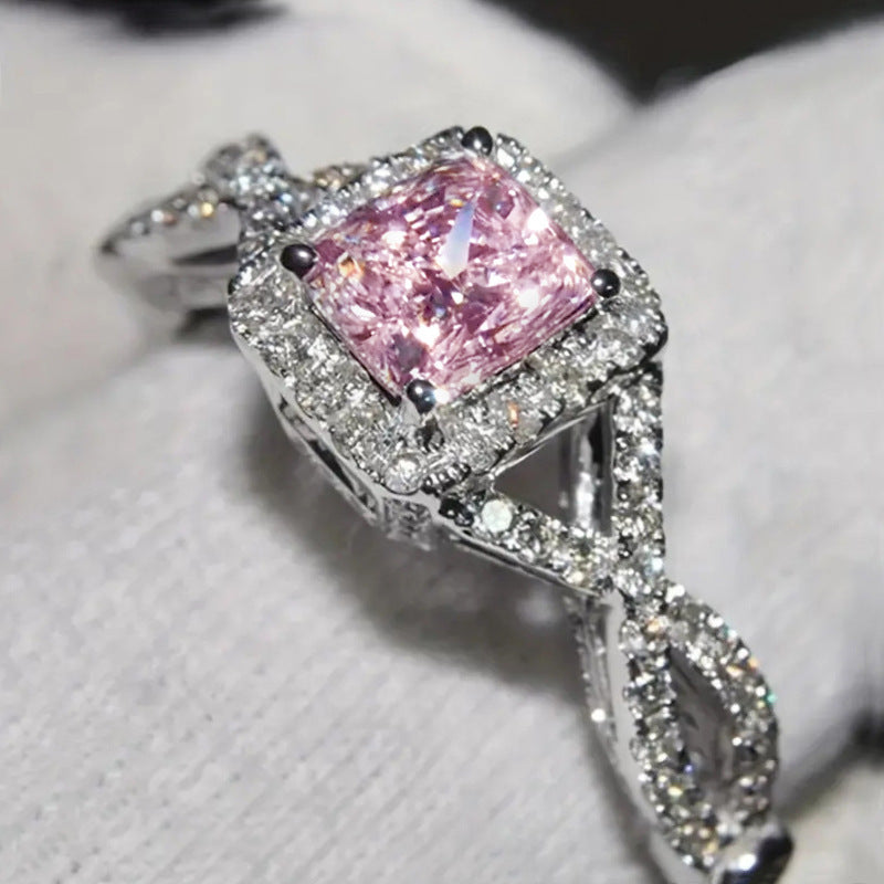 Klassinen Ketju ajattomalla viehätyksellä