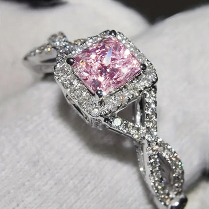 Klassinen Ketju ajattomalla viehätyksellä