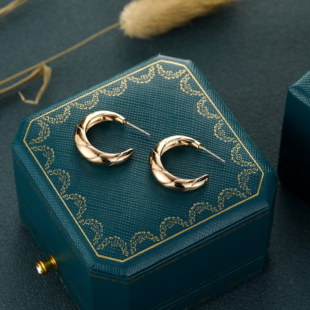 Elegantti Kulta Korvarengas jokaiseen tilaisuuteen